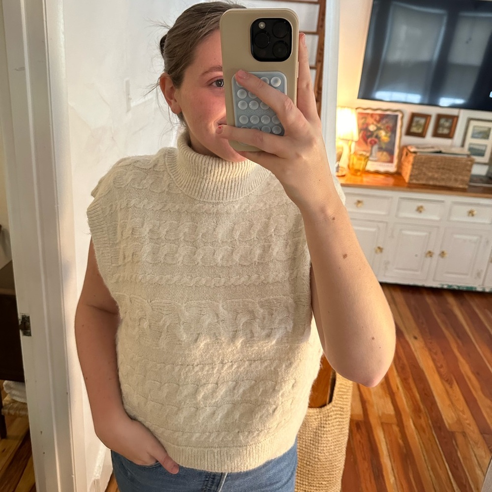 Old Navy Women's Cream Turtleneck Sweater